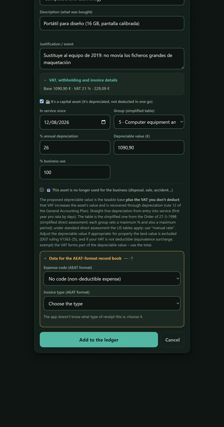The same form with the "It's a capital asset" box ticked: group 5 (computer equipment), 26 % annual depreciation, depreciable value 1.090,9 € and 100 % business use.